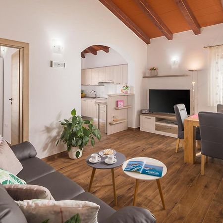 Villa Gracia Sveti Lovreč Pazenatički Exteriér fotografie