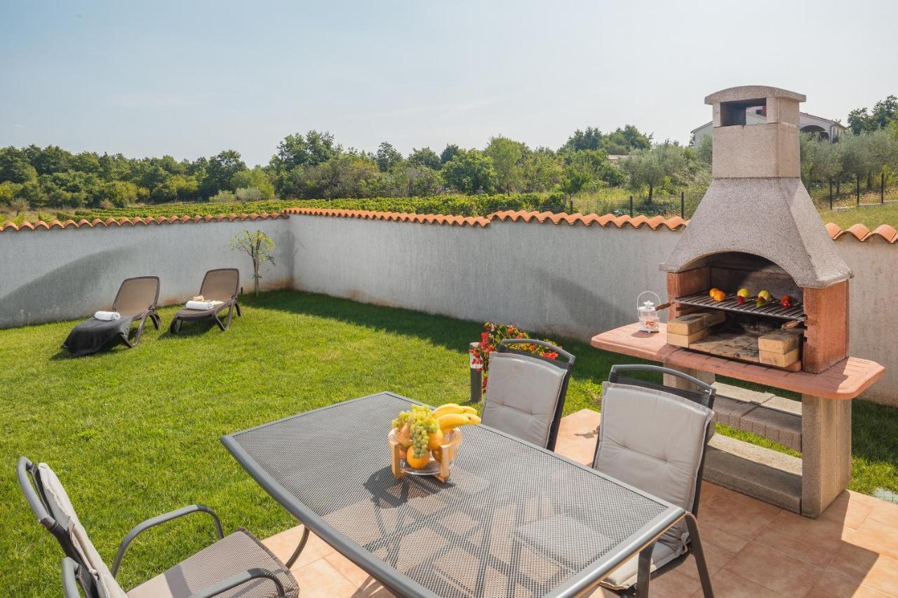 Villa Gracia Sveti Lovreč Pazenatički Exteriér fotografie