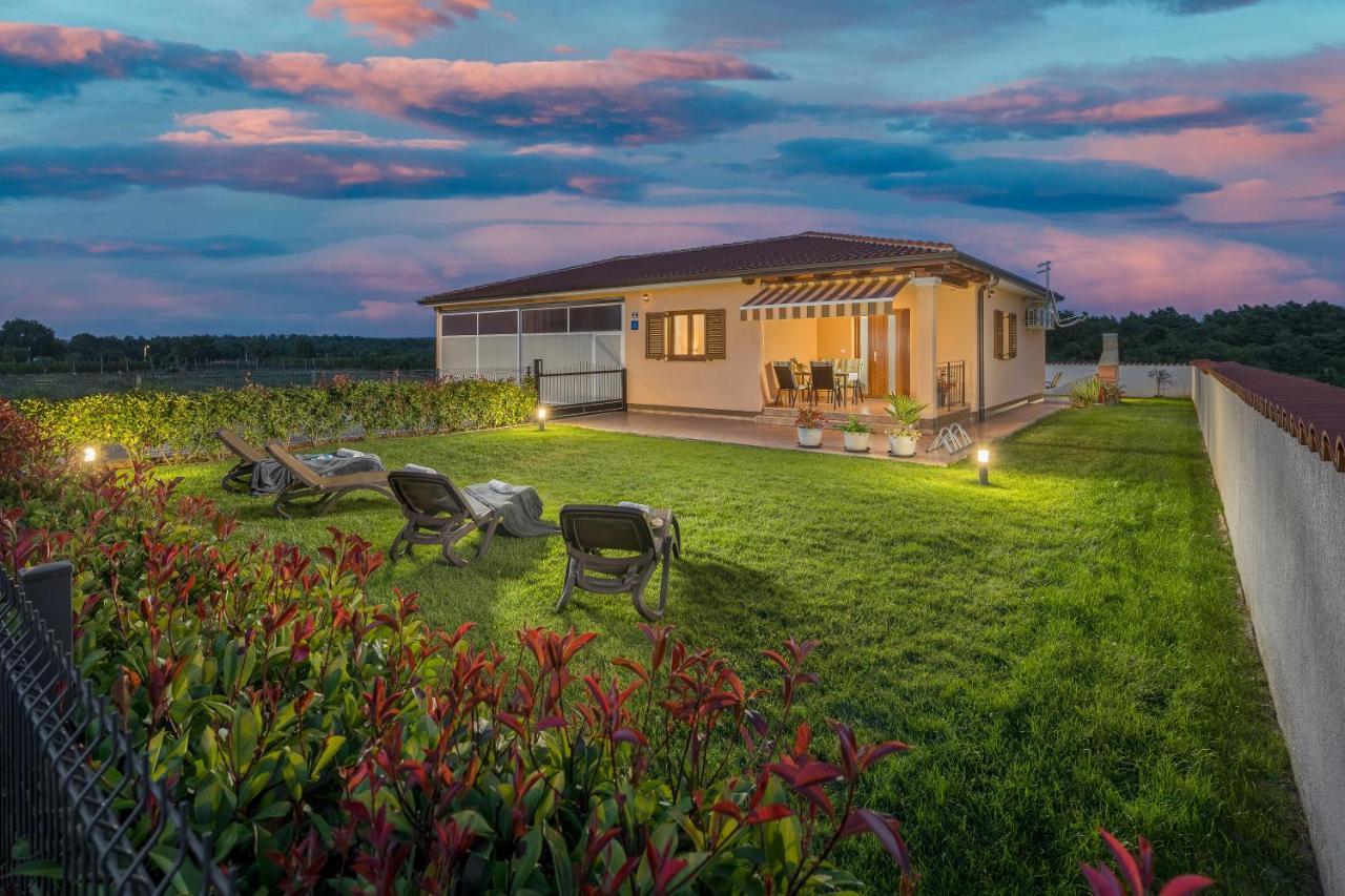Villa Gracia Sveti Lovreč Pazenatički Exteriér fotografie