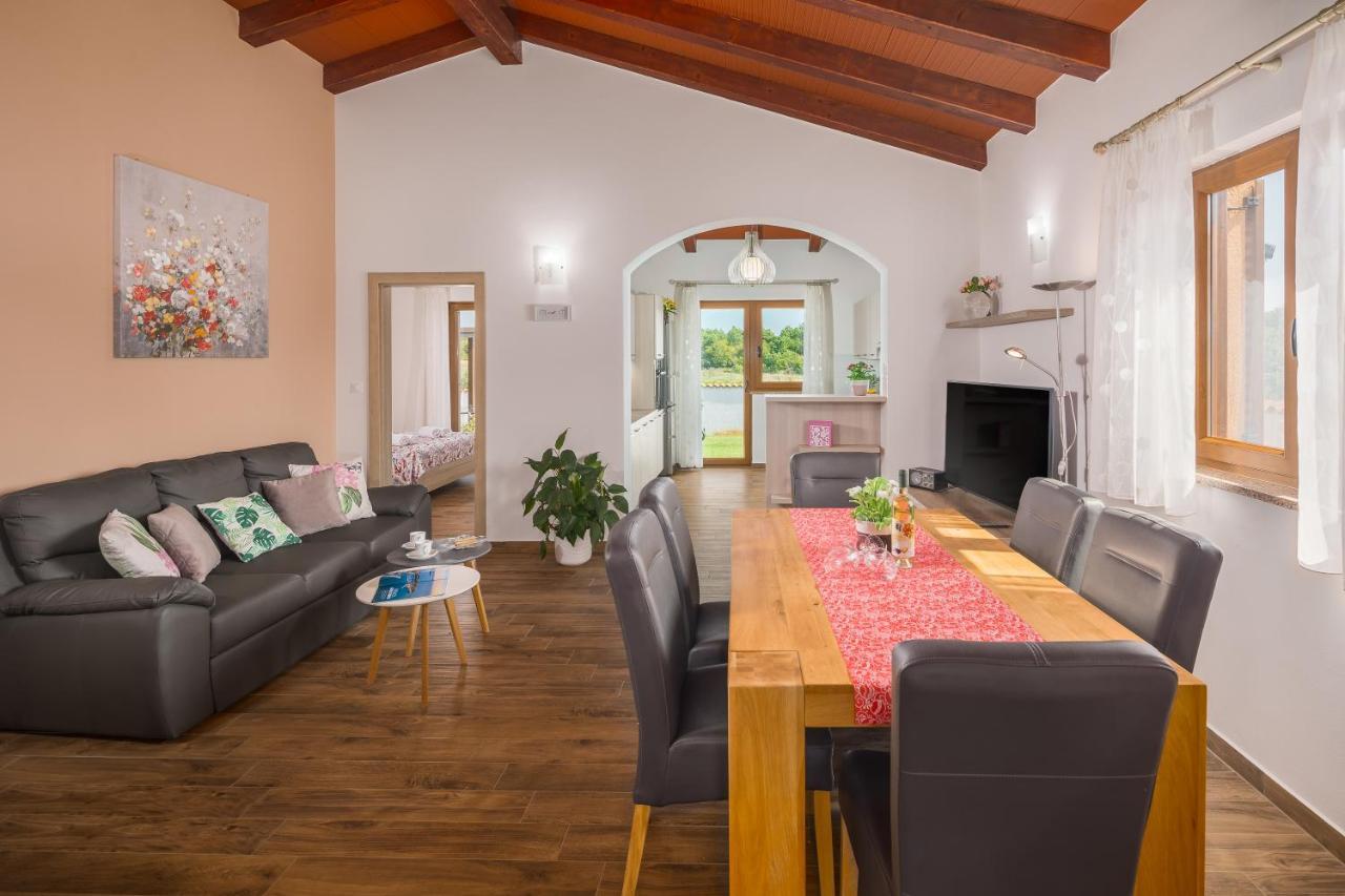 Villa Gracia Sveti Lovreč Pazenatički Exteriér fotografie