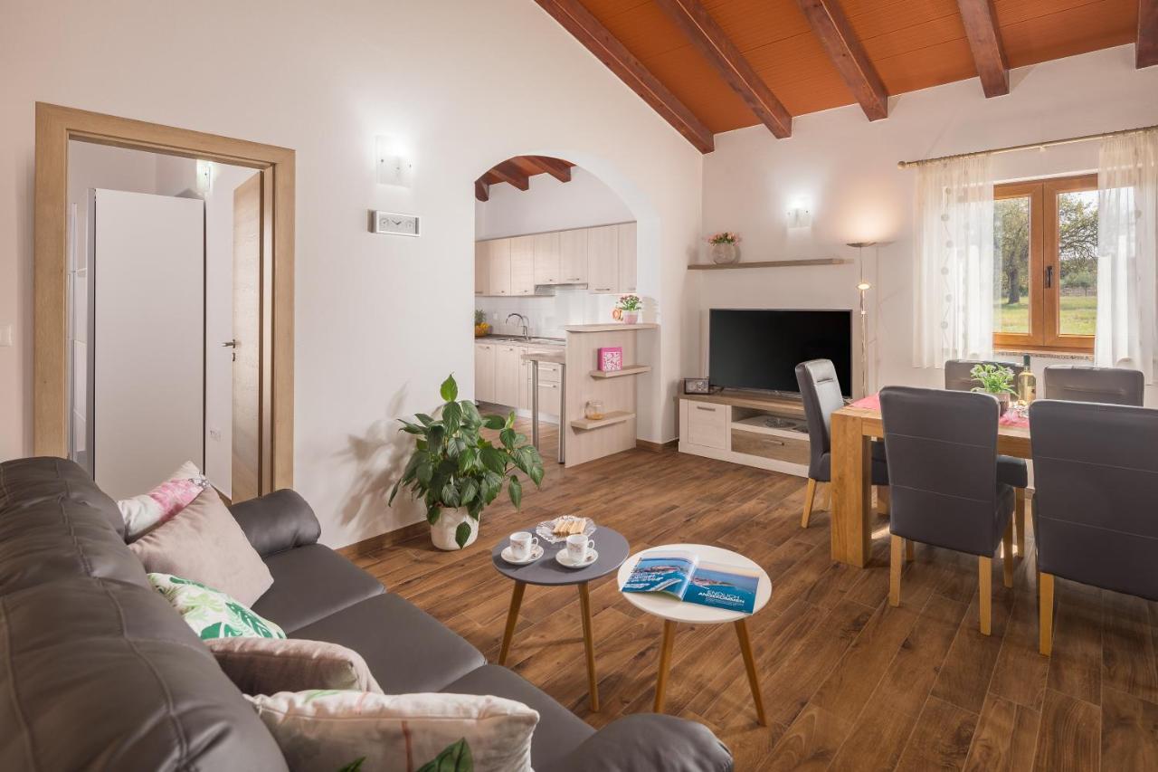 Villa Gracia Sveti Lovreč Pazenatički Exteriér fotografie