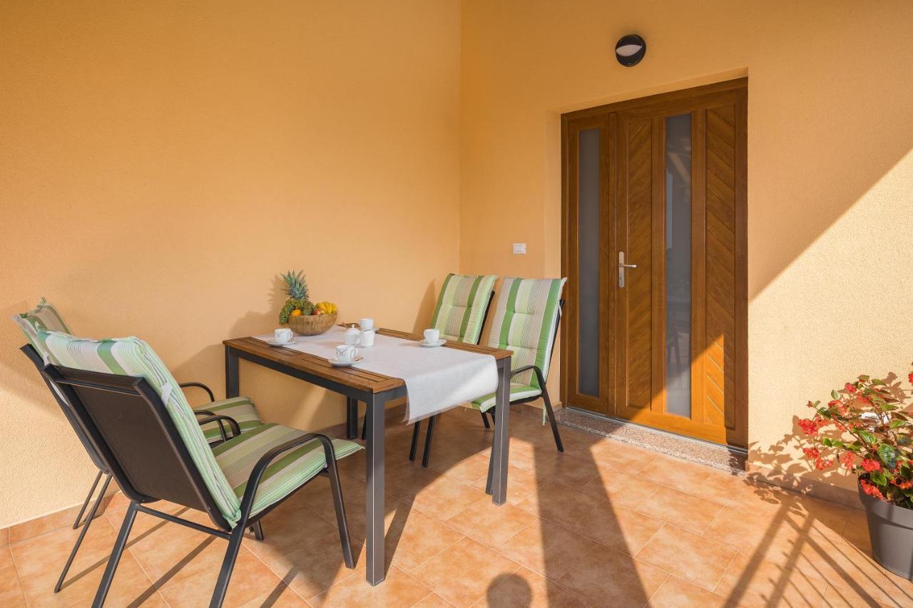 Villa Gracia Sveti Lovreč Pazenatički Exteriér fotografie