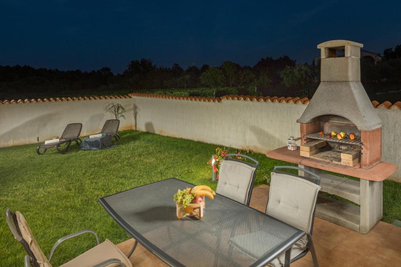Villa Gracia Sveti Lovreč Pazenatički Exteriér fotografie