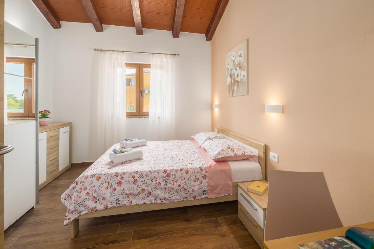 Villa Gracia Sveti Lovreč Pazenatički Exteriér fotografie